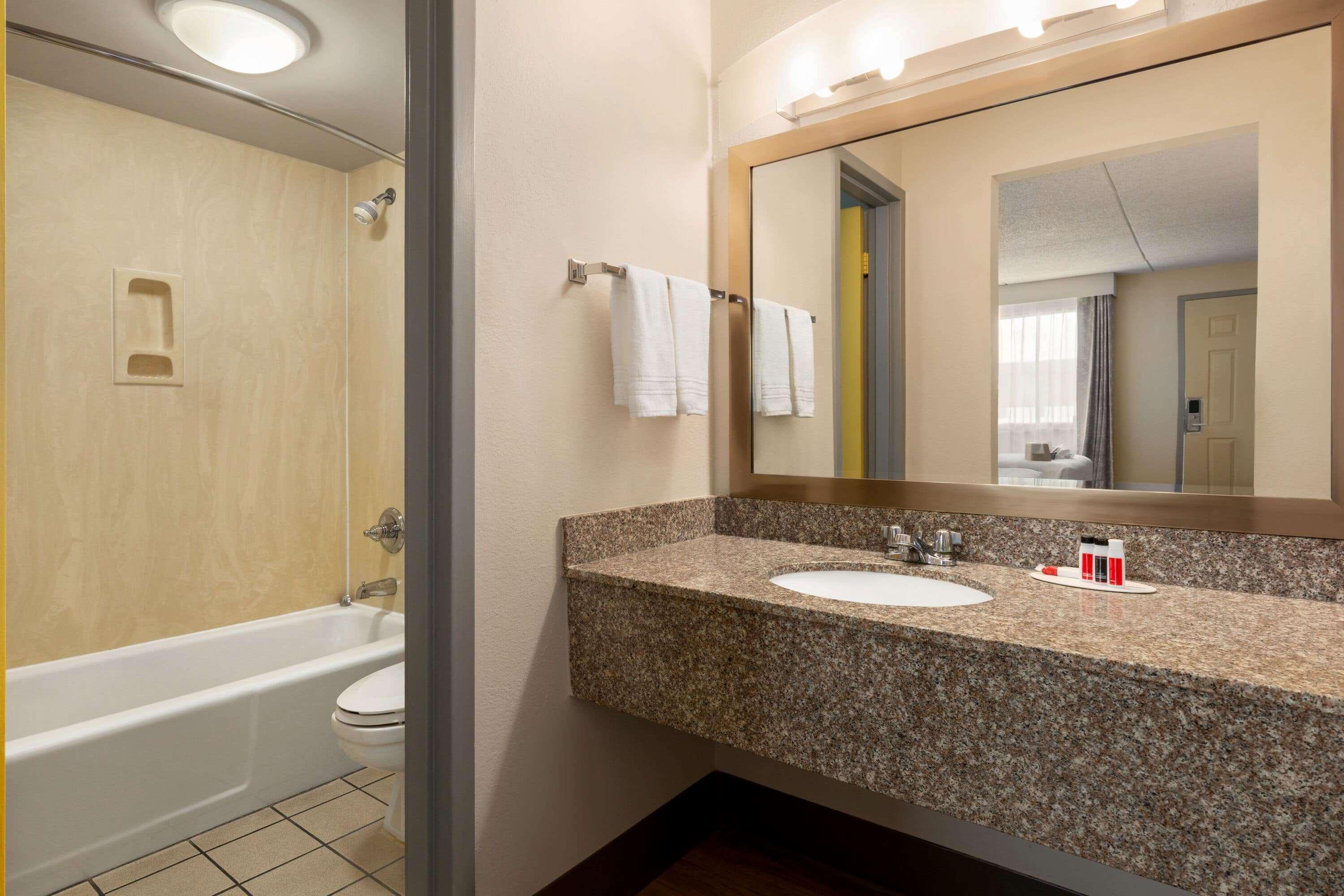 Hotel Bo, A Days Inn By Wyndham Chattanooga Downtown Bagian luar foto